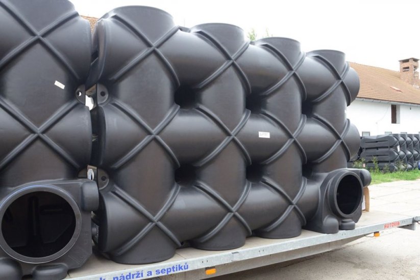 podzemní samonosná jímka na vodu F-Line 7500 l